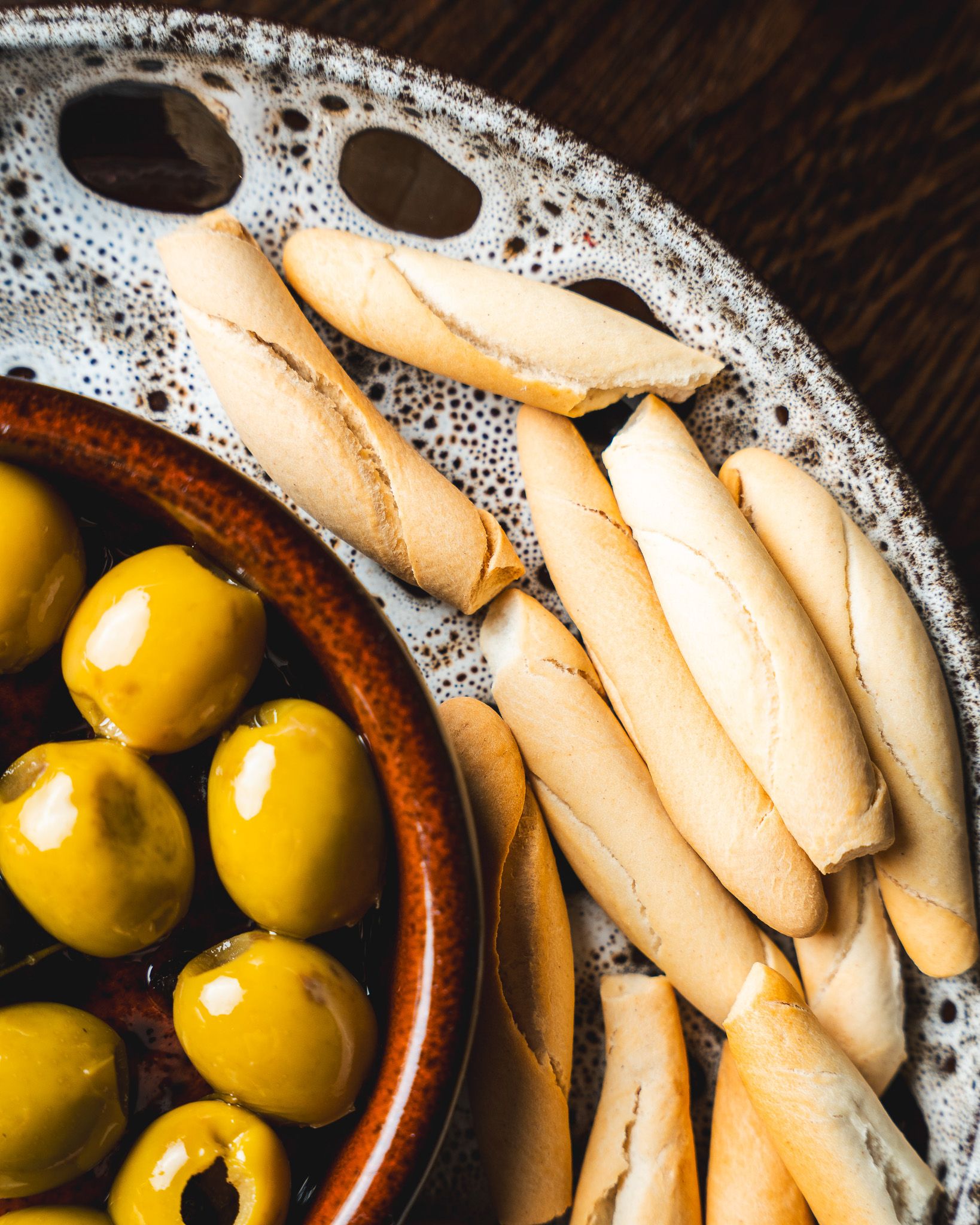 Marinated olives served with rustic bread at La Terraza