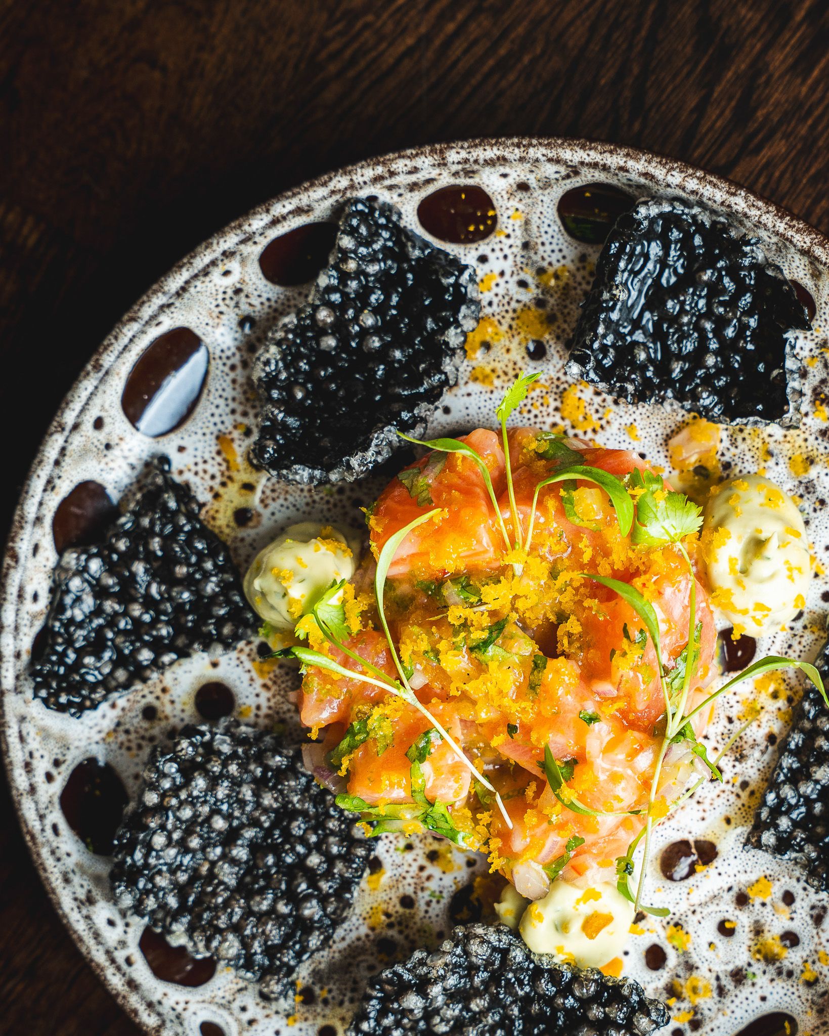 Salmon tartare served with crisp black crackers